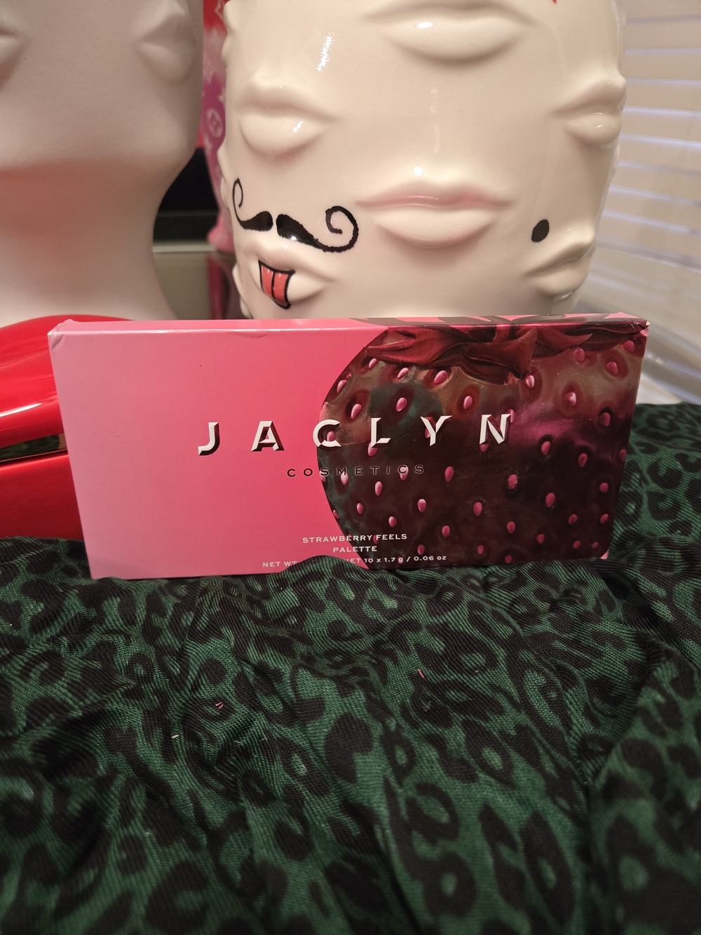 Jaclyn Cosmetics Strawberry Feels Palette - Pink